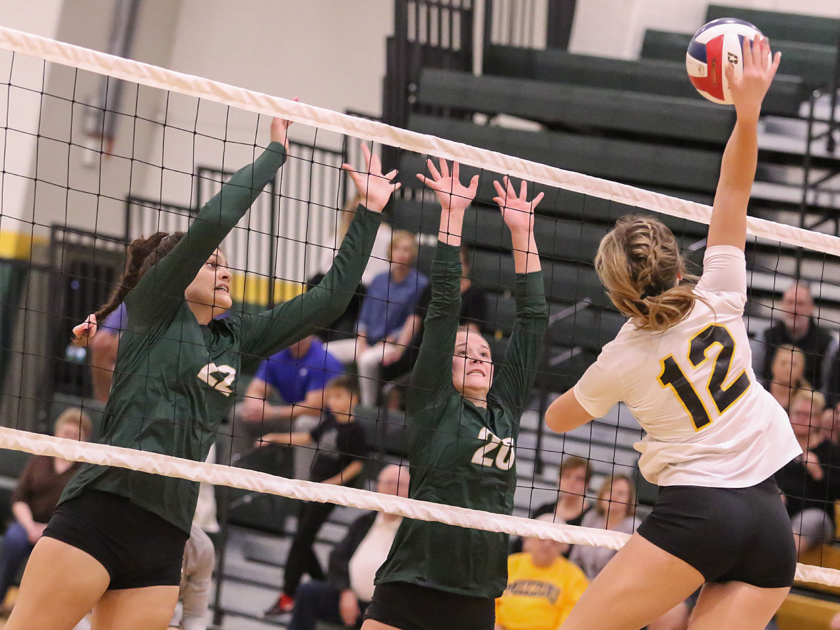 Lindbergh vs. Oakville volleyball